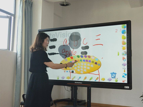 交互式电子白板在小学美术课堂教学中的应用分析